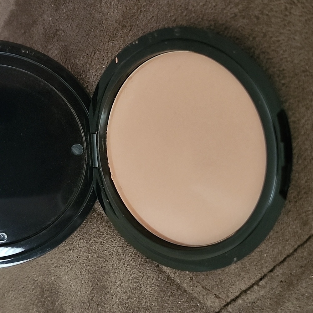 Bronzing Powder - Picture 4 of 4